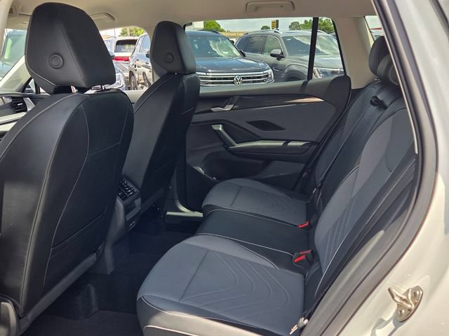 Certified 2025 Volkswagen Tiguan SE FWD image 6
