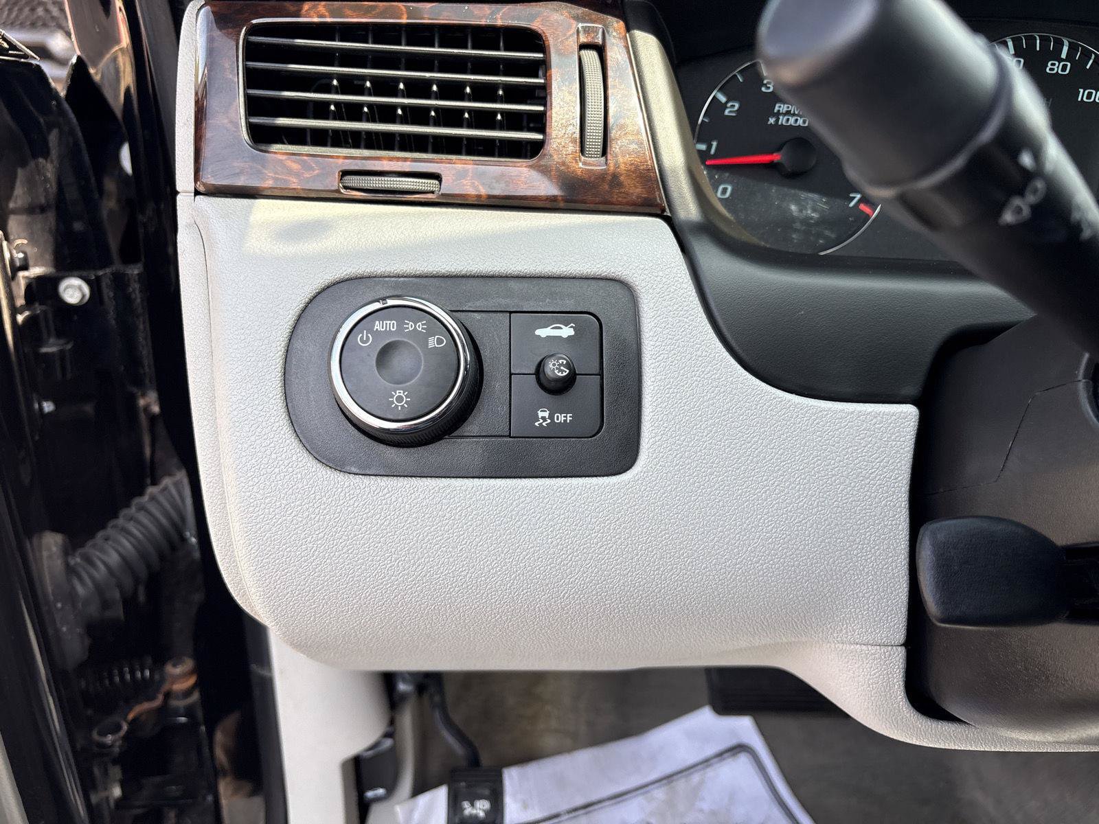 Used 2014 Chevrolet Impala LT w/ LT Sunroof Package FWD image 19