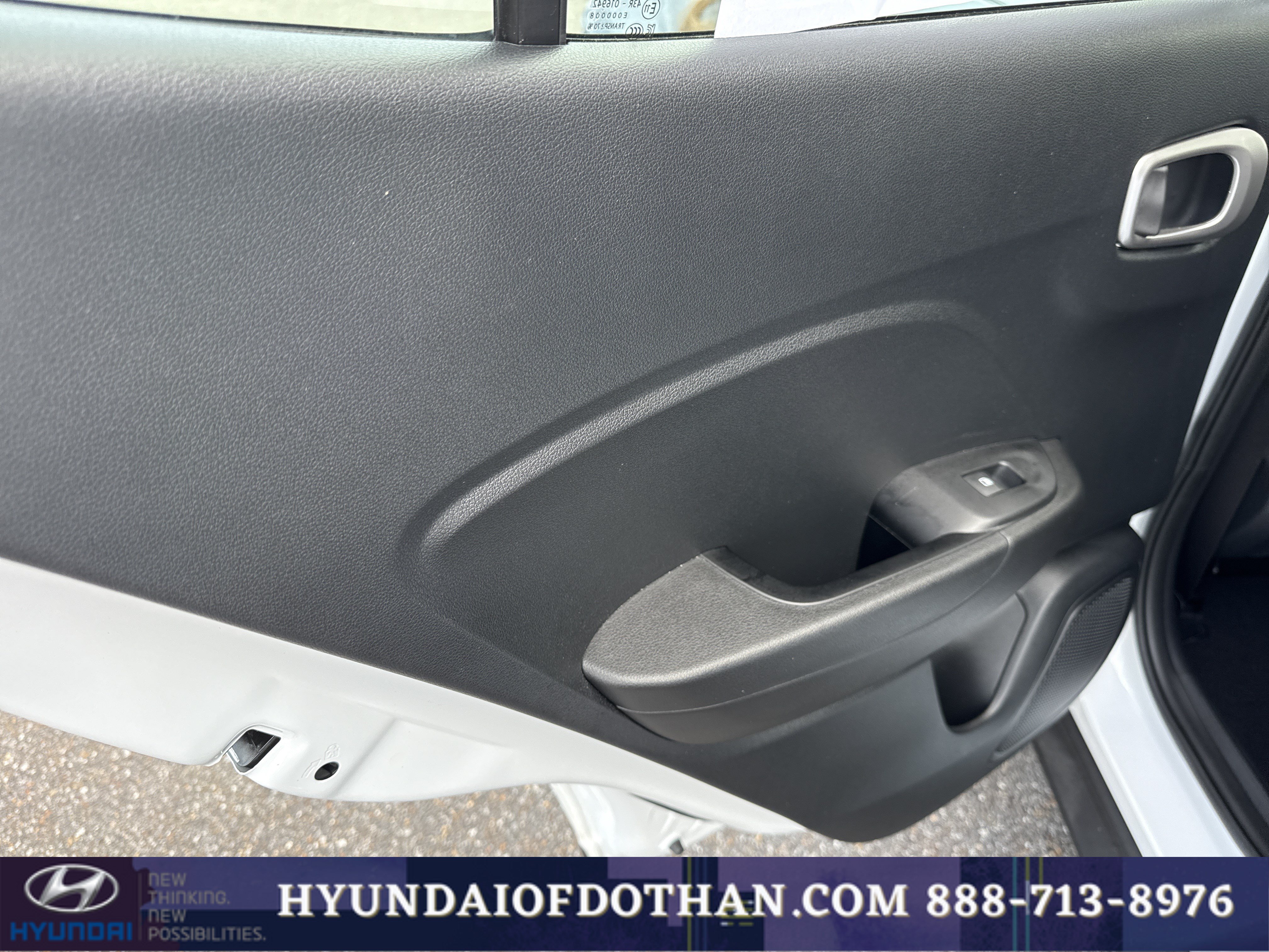 Certified 2022 Hyundai Venue SEL FWD image 11
