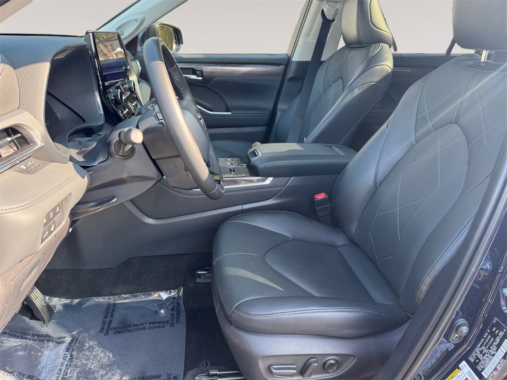 Used 2023 Toyota Highlander Platinum image 9