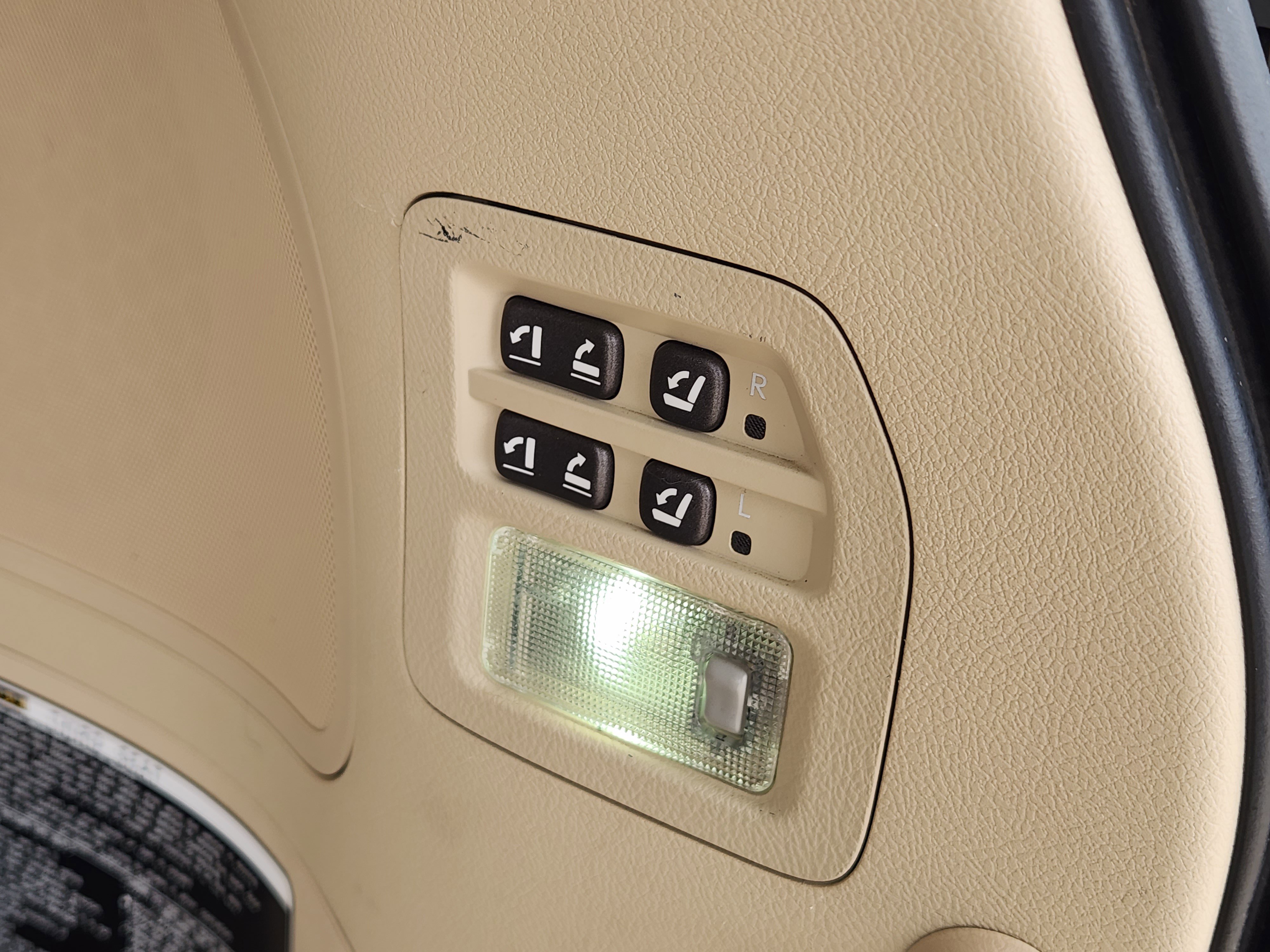 Used 2014 Lexus LX 570 4WD image 44