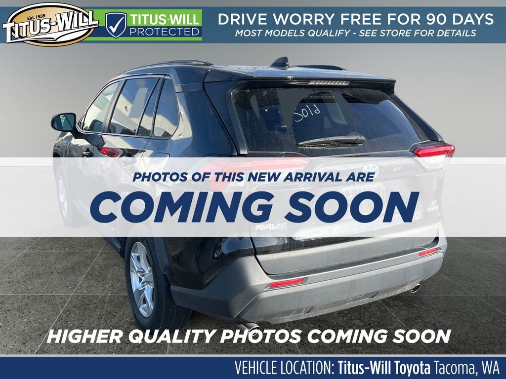 Used 2021 Toyota RAV4 LE image 3