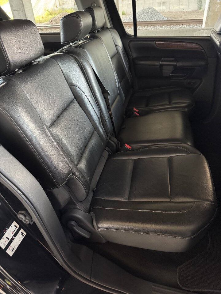 Used 2010 Nissan Armada Titanium RWD image 17