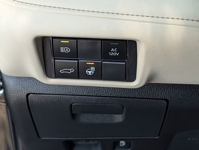 Used 2024 Toyota Highlander Limited AWD/4WD image 24