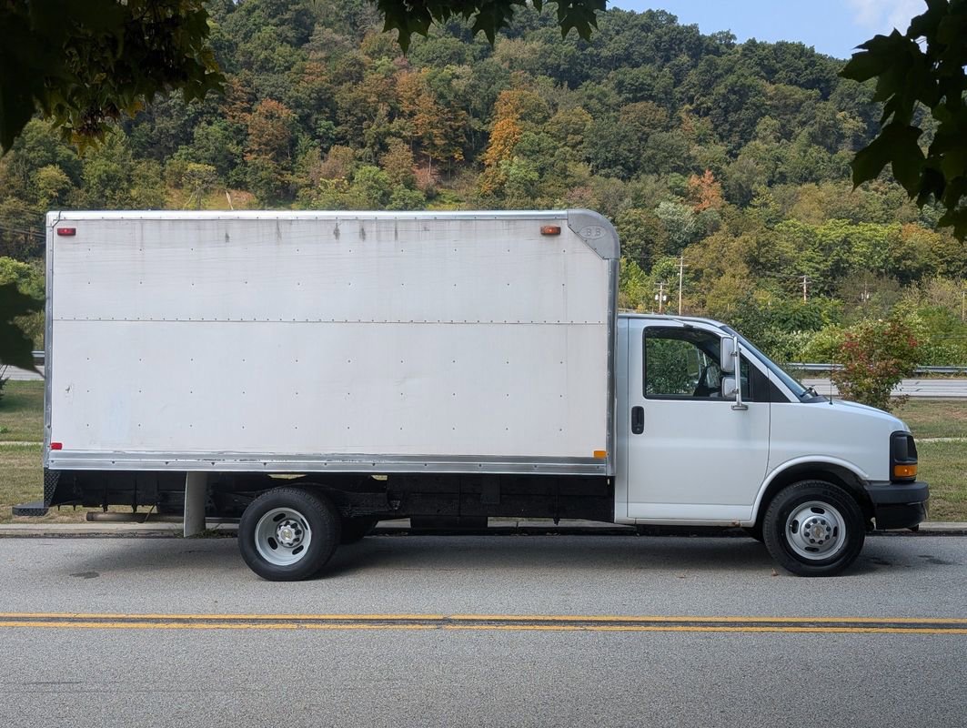 Used 2004 Chevrolet Express 3500 image 4