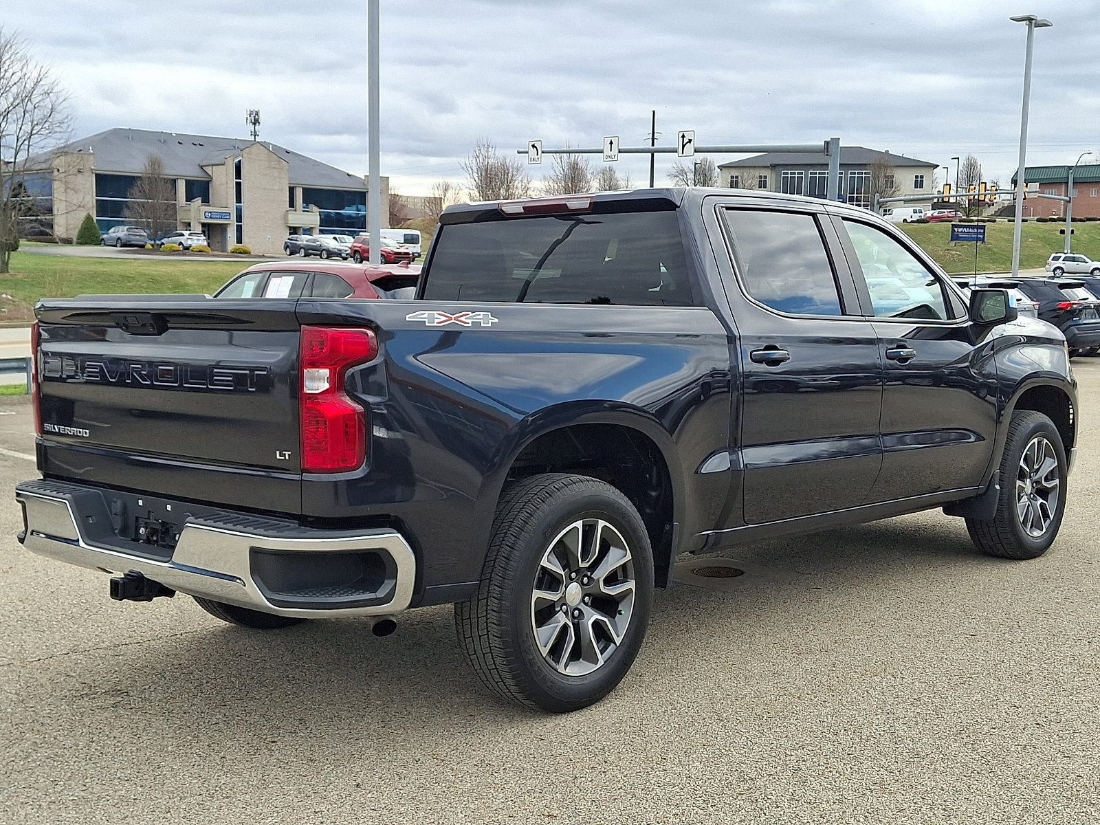 Used 2022 Chevrolet Silverado 1500 LT AWD/4WD image 6