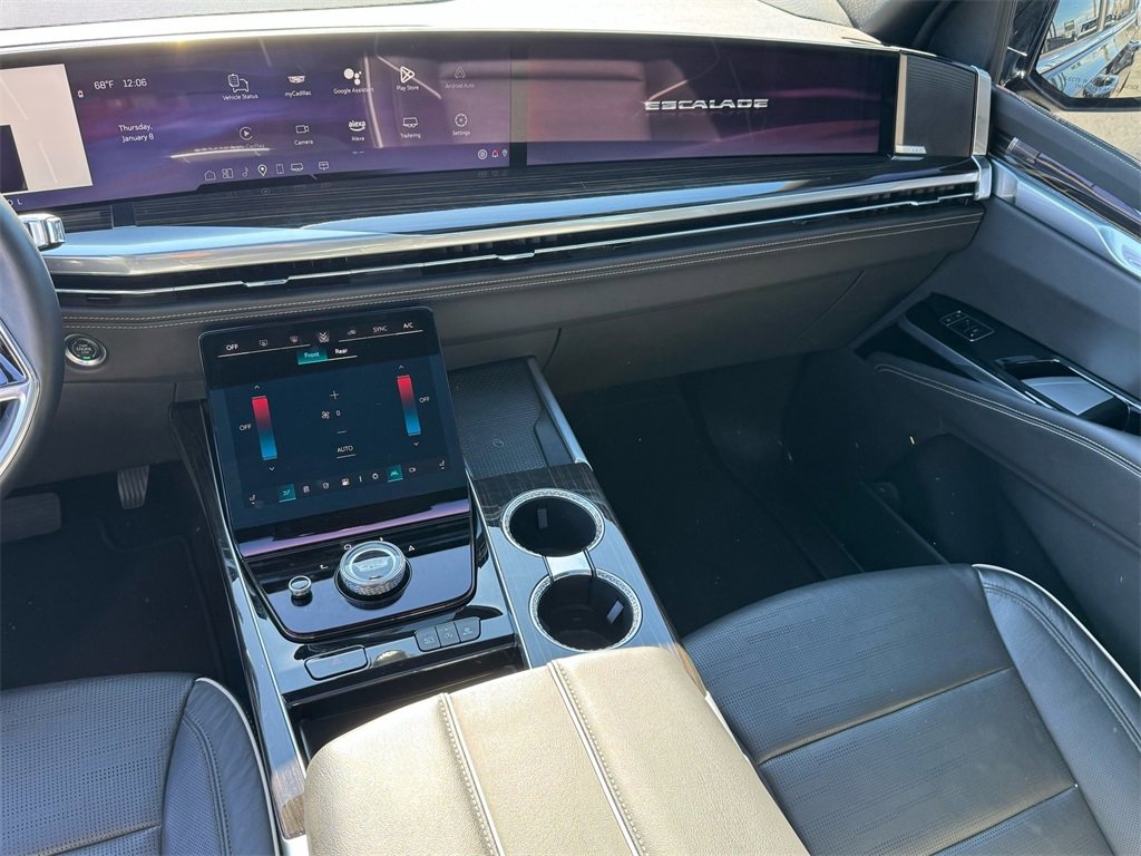 Used 2025 Cadillac Escalade Premium Luxury image 17