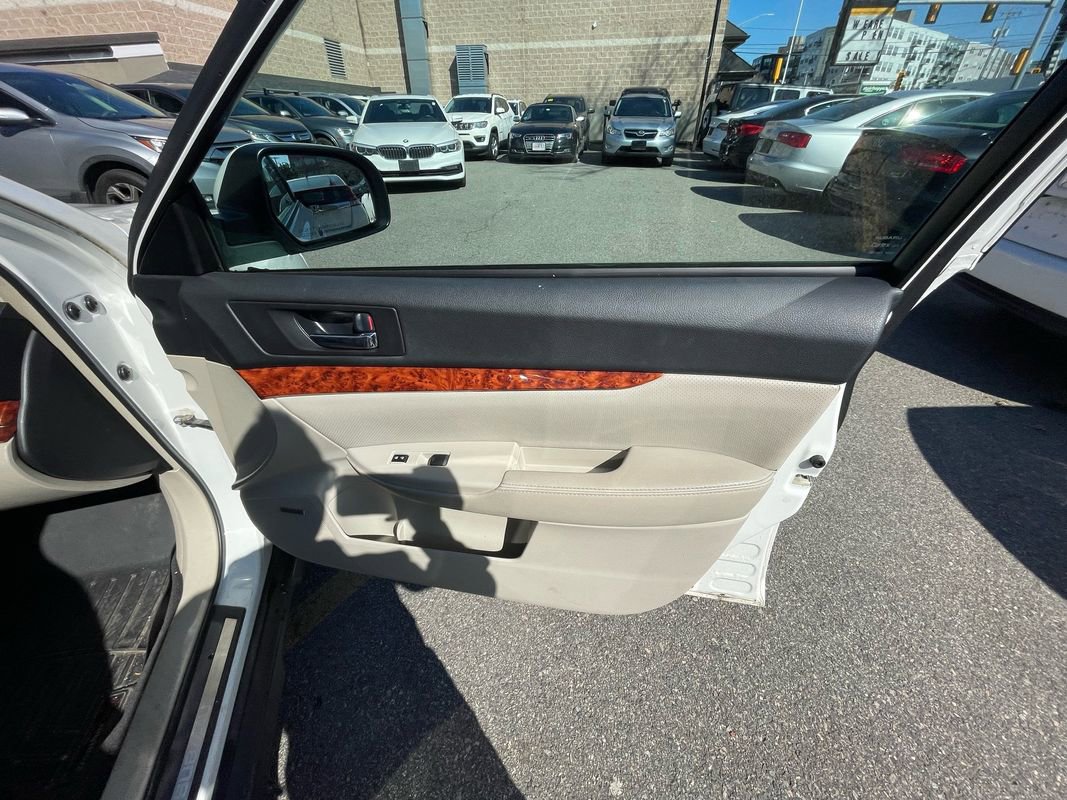 Used 2011 Subaru Outback 3.6R Limited w/ PWR Moonroof Pkg AWD/4WD image 18