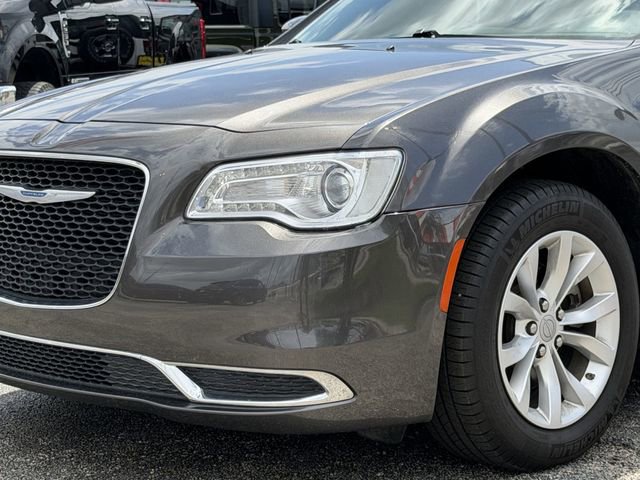 Used 2023 Chrysler 300 Touring RWD image 8