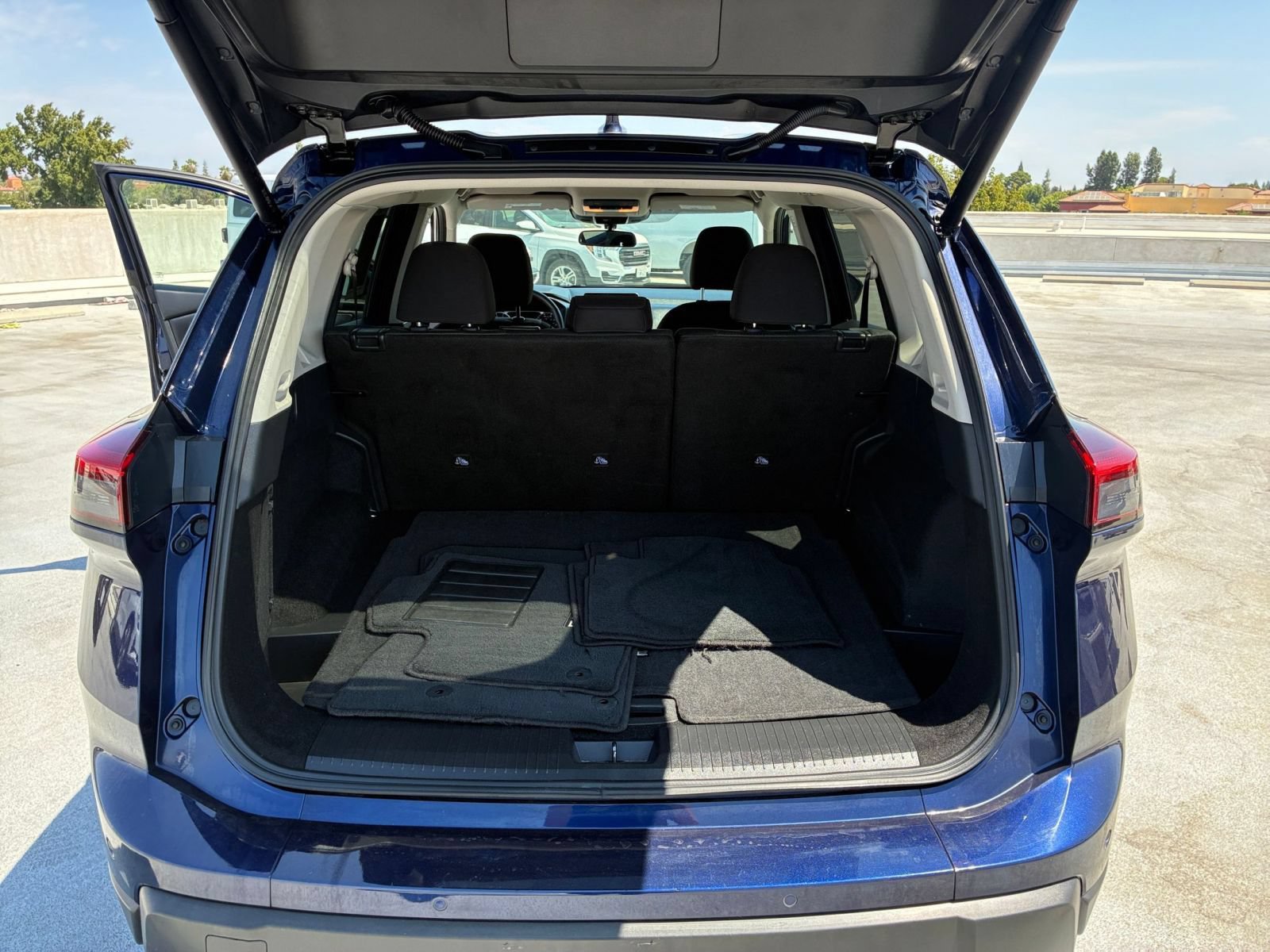 Used 2026 Nissan Rogue SV AWD/4WD image 32