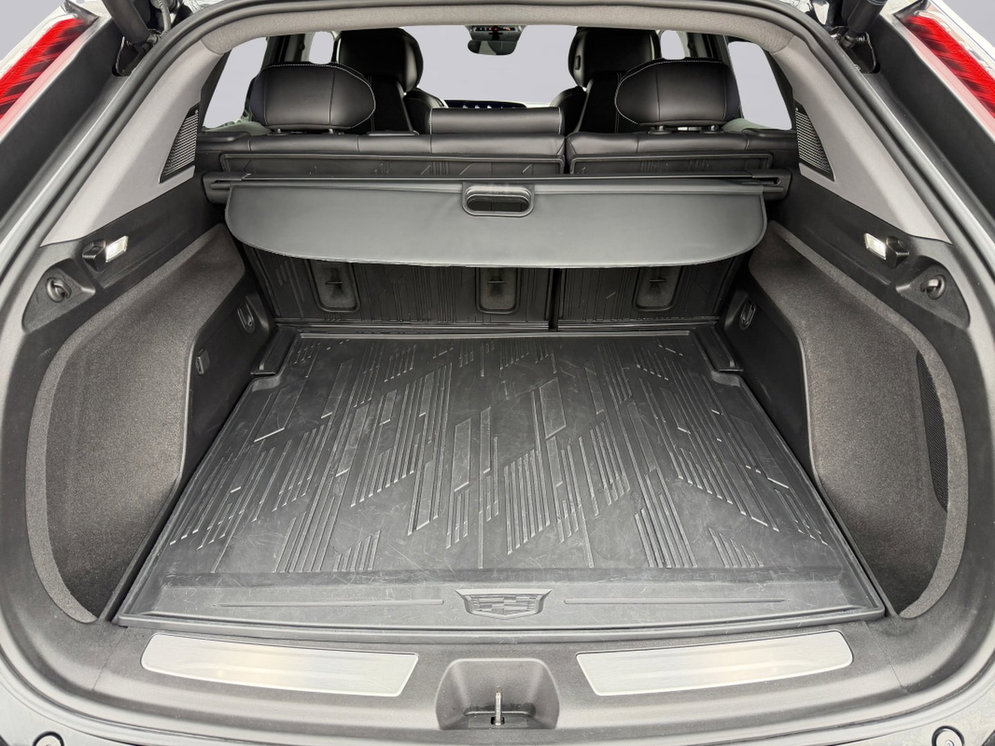 Used 2025 Cadillac Optiq Luxury 2 w/ LPO, Floor Liner Package AWD/4WD image 15