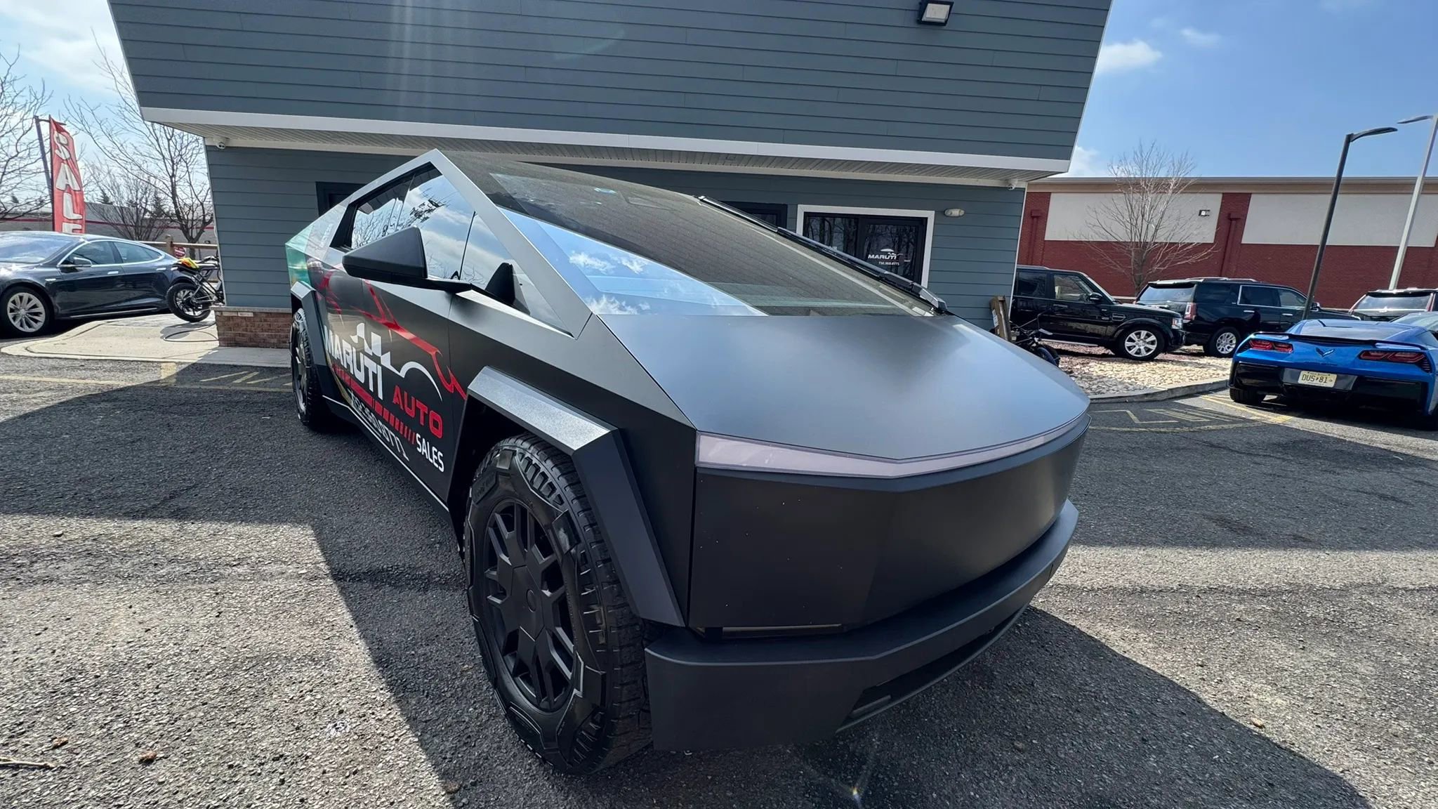 Used 2024 Tesla Cybertruck AWD Crew Cab image 8