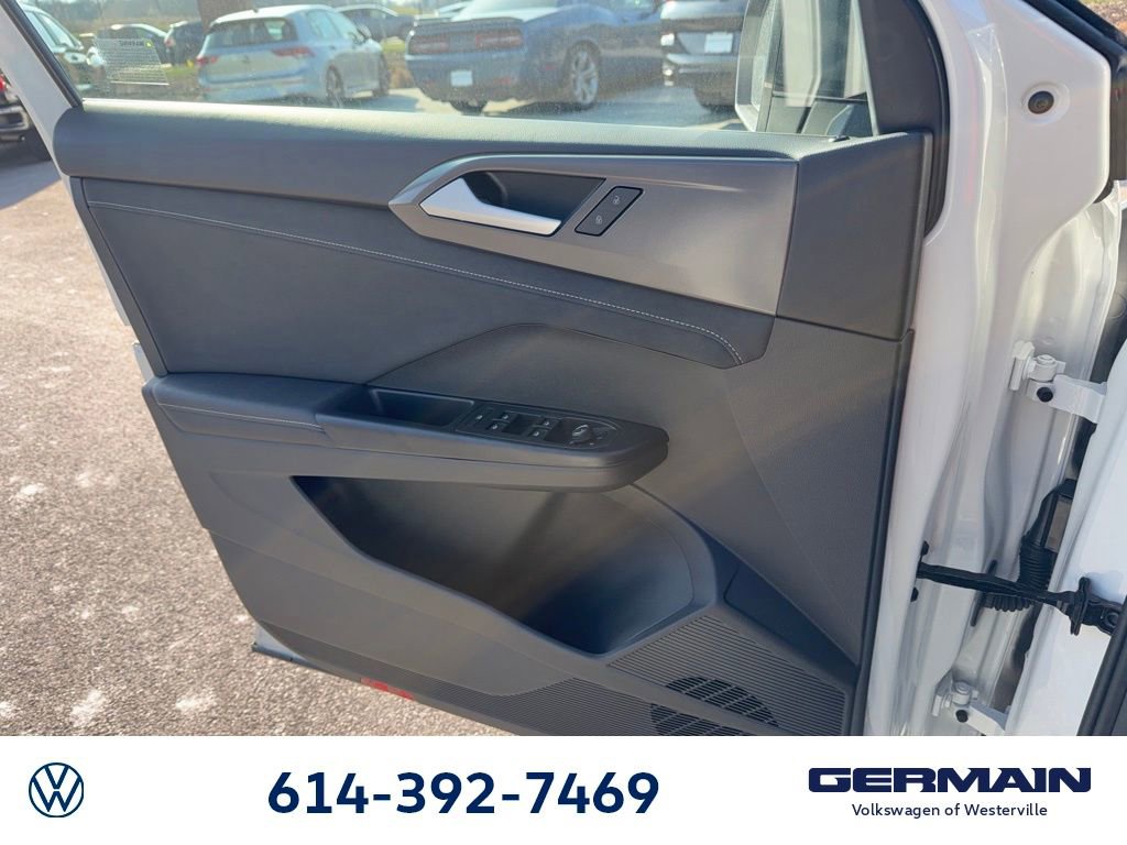 New 2026 Volkswagen Taos SE image 24