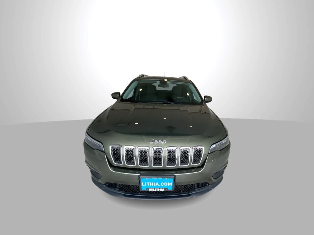 Used 2019 Jeep Cherokee Latitude w/ Cold Weather Group AWD/4WD image 3