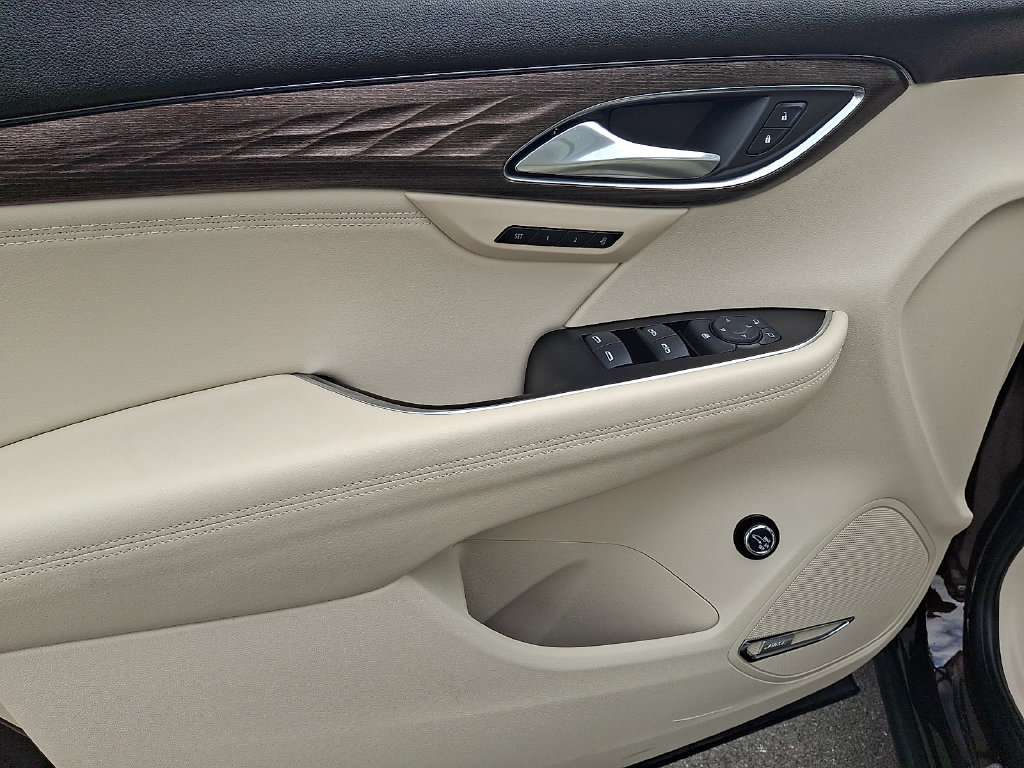 Used 2023 Buick Envision Avenir AWD/4WD image 15