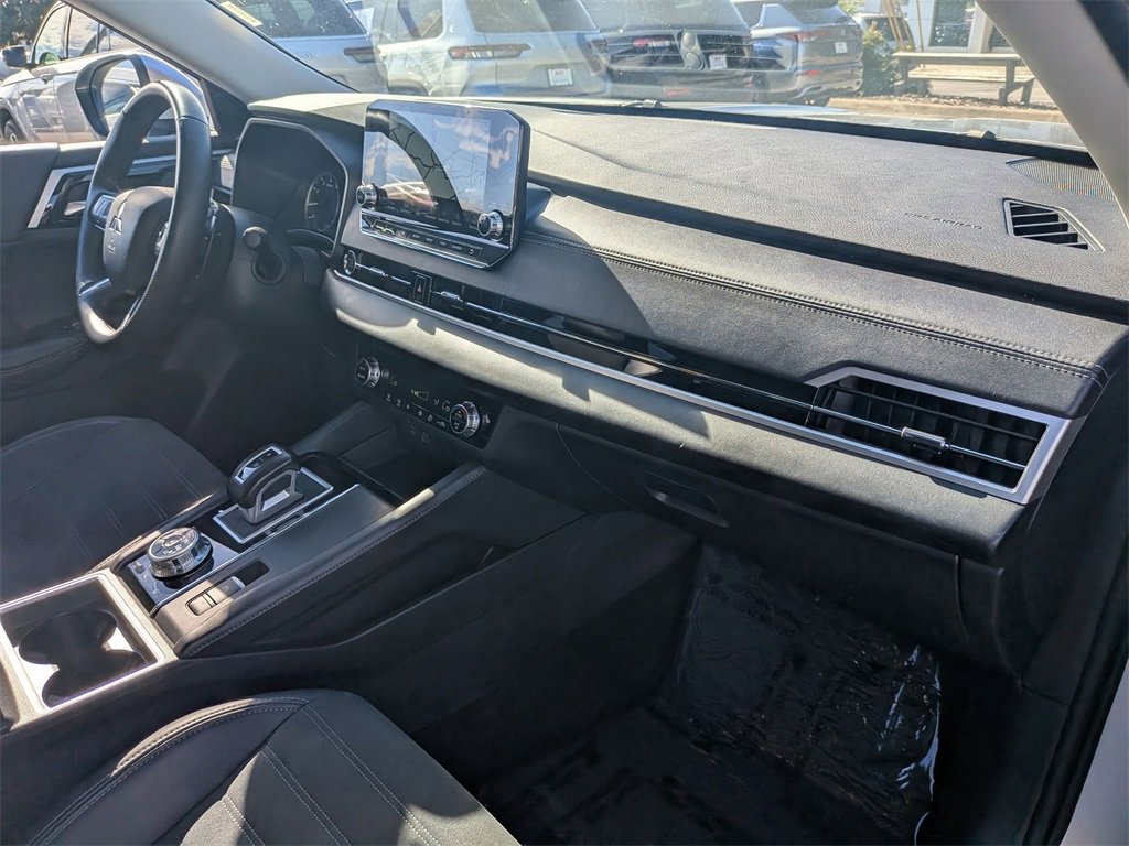 Used 2024 Mitsubishi Outlander SE image 34