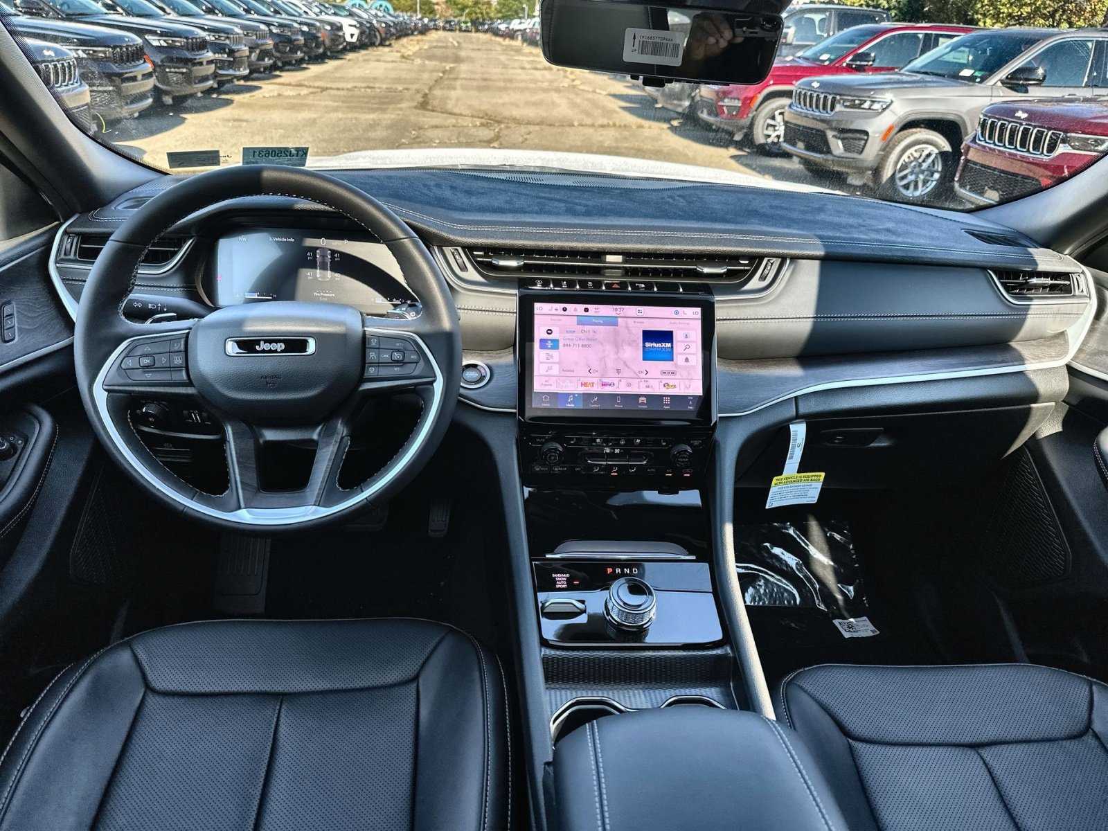 New 2025 Jeep Grand Cherokee Limited w/ Luxury Tech Group II image 23