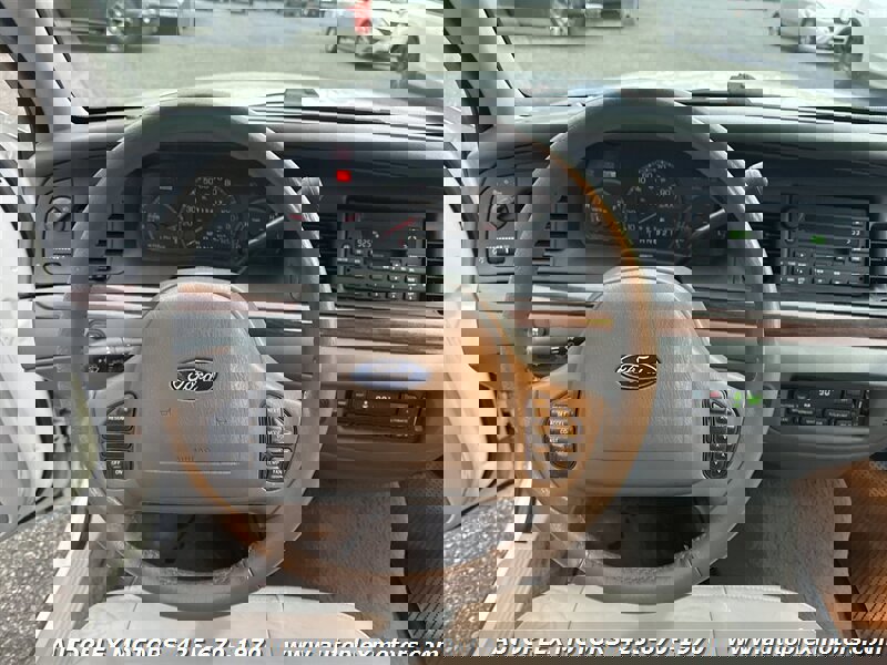 Used 2004 Ford Crown Victoria LX image 15