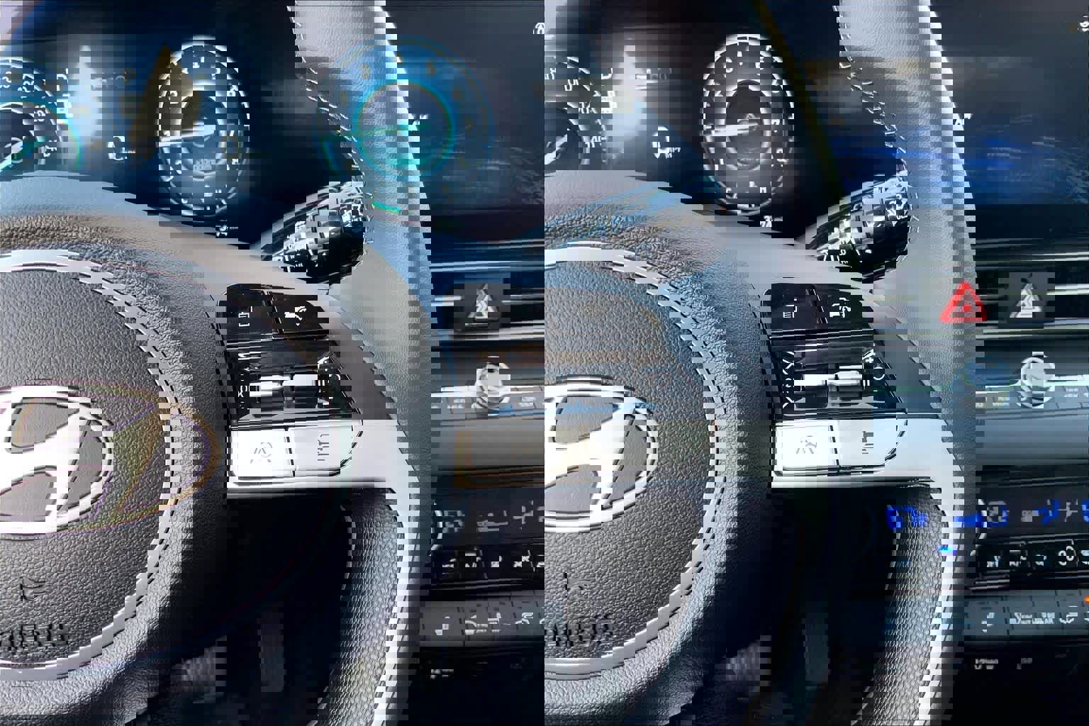 Used 2026 Hyundai Elantra Limited image 25