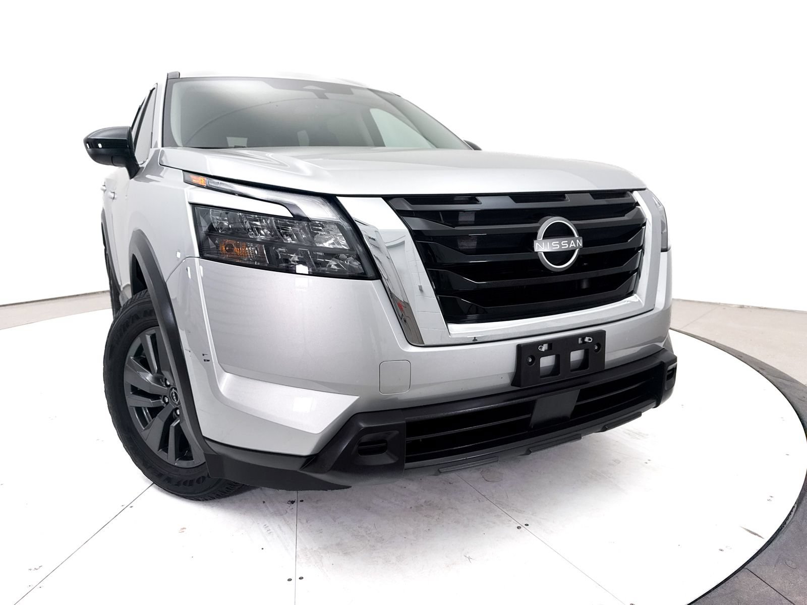 Used 2024 Nissan Pathfinder S FWD image 5