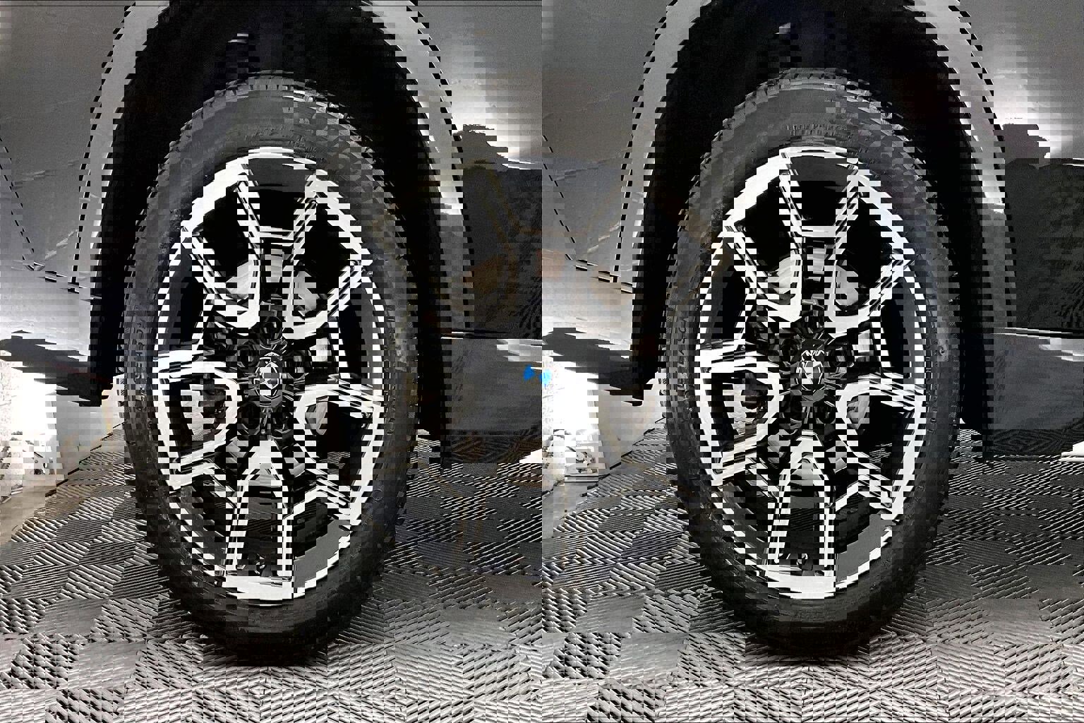 Used 2024 BMW X1 xDrive28i w/ Convenience Package image 8