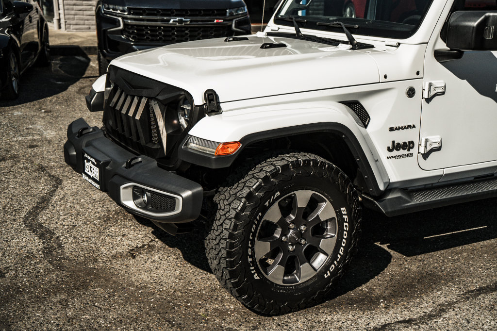 Used 2018 Jeep Wrangler Unlimited Sahara w/ Uconnect 4C Nav & Sound Group AWD/4WD image 21