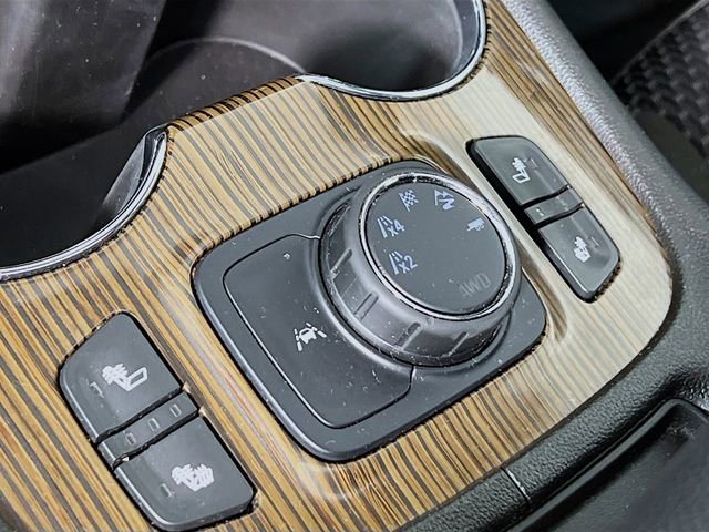 Used 2023 GMC Acadia SLE image 19