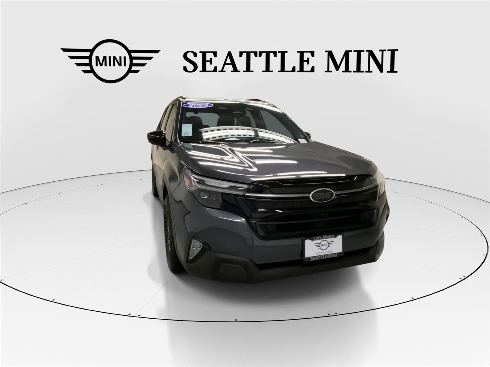 Used 2025 Subaru Forester Touring image 3