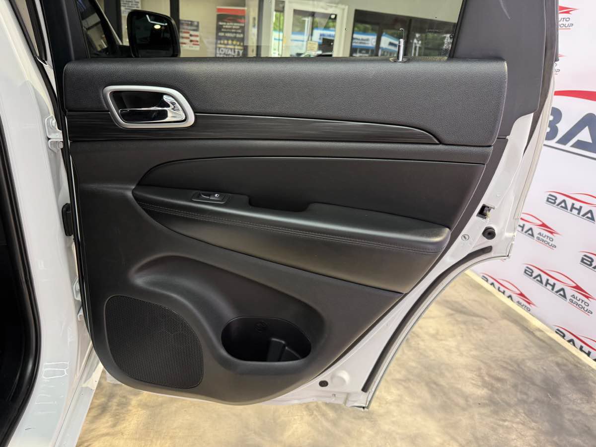 Used 2019 Jeep Grand Cherokee Altitude AWD/4WD image 40