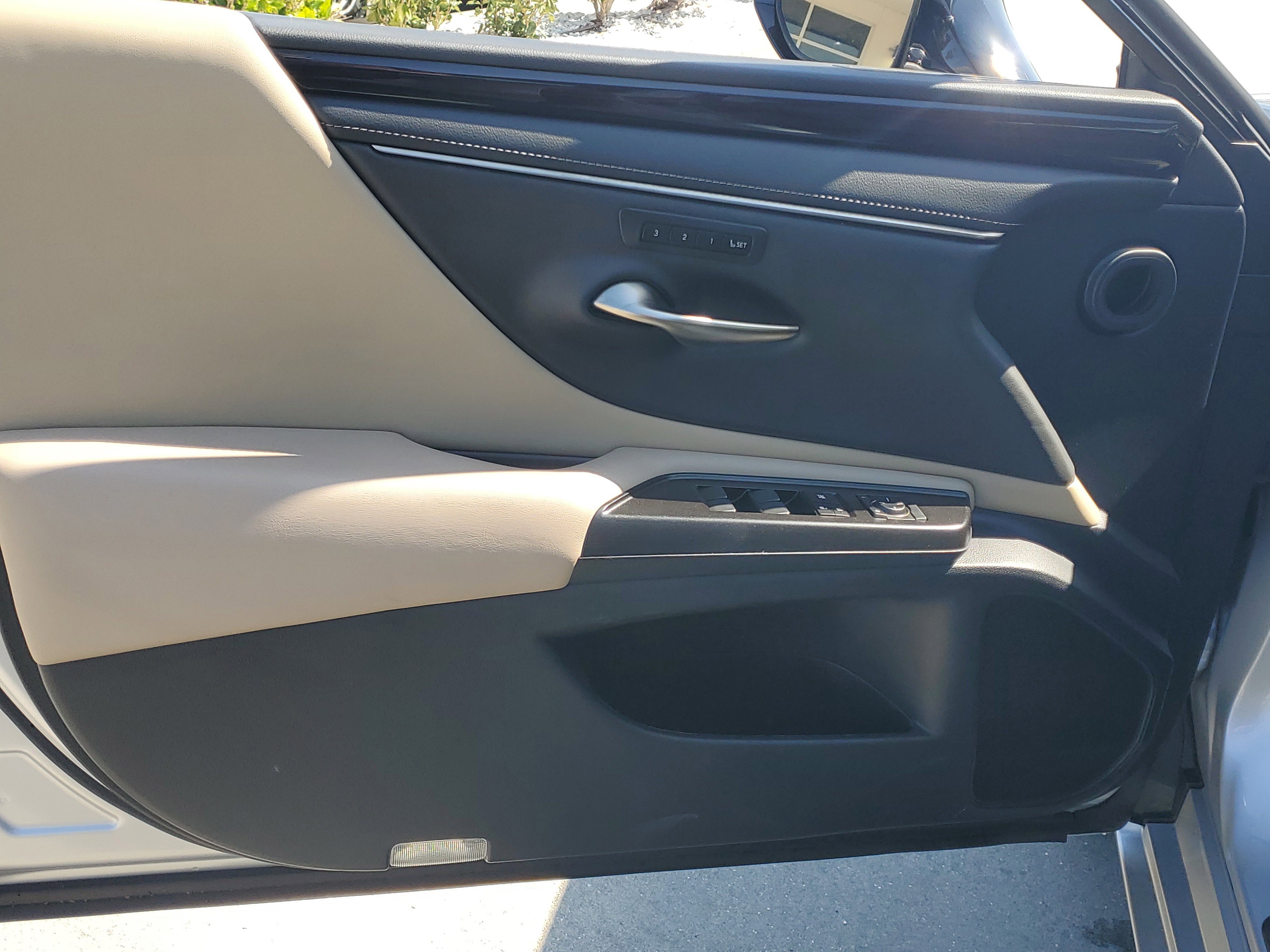 Used 2019 Lexus ES 350 w/ Premium Package FWD image 20