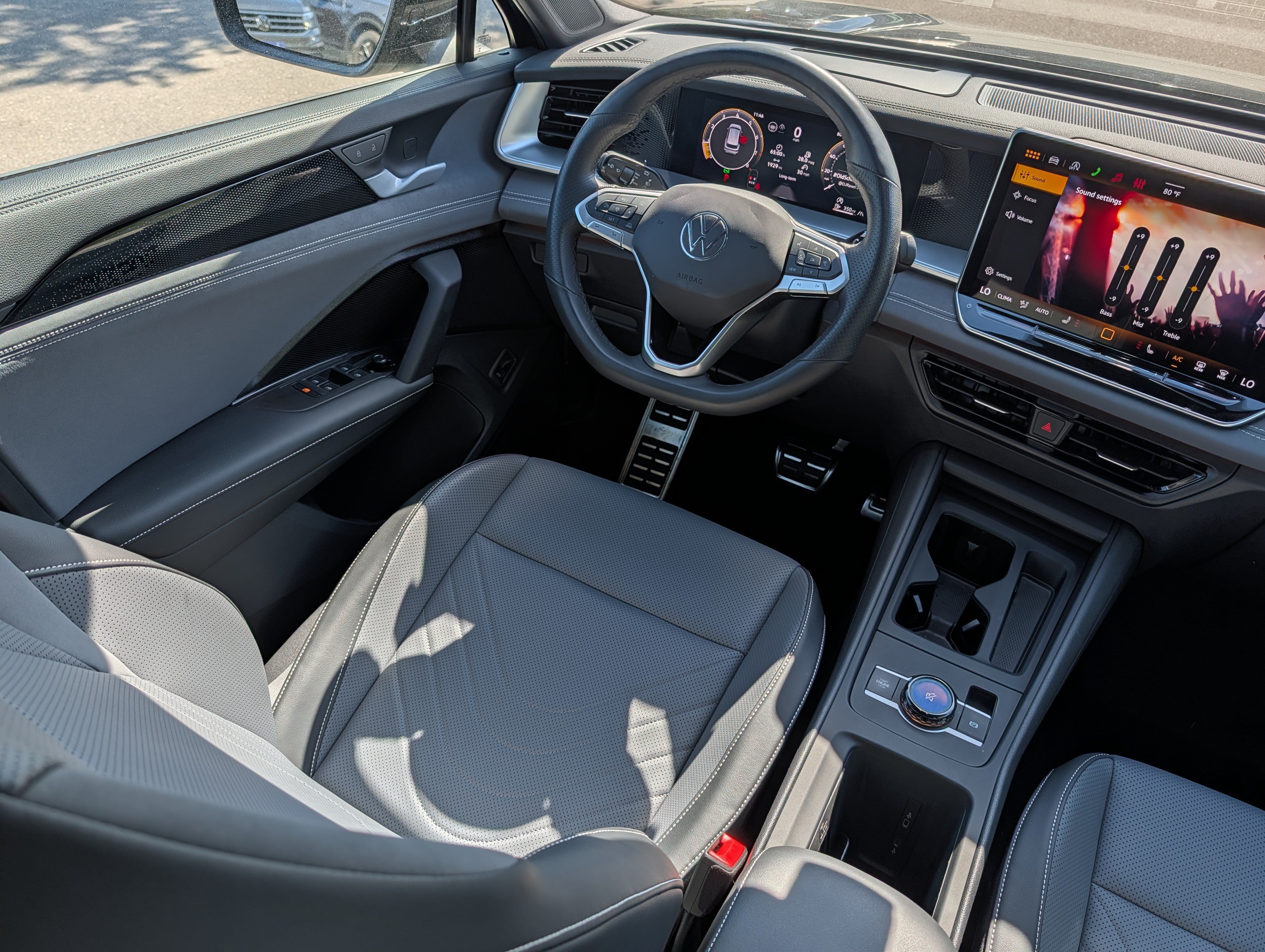 Certified 2026 Volkswagen Tiguan SE R-Line AWD/4WD image 9