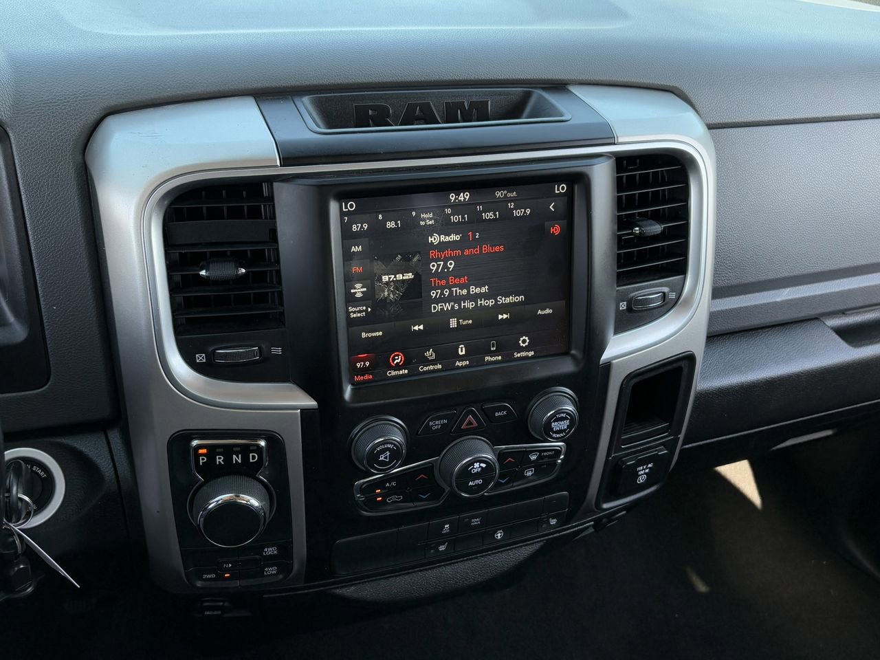 Used 2020 RAM 1500 Classic SLT w/ Luxury Group AWD/4WD image 19