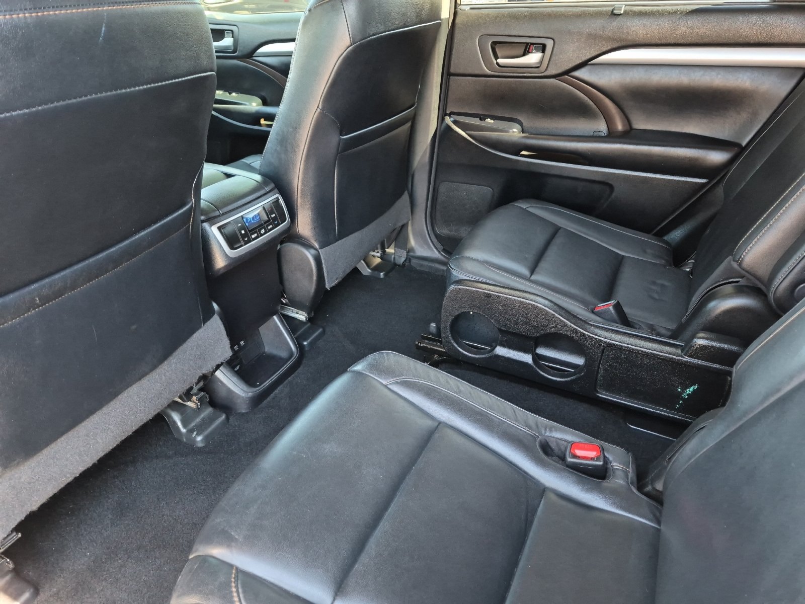 Used 2017 Toyota Highlander XLE AWD/4WD image 11