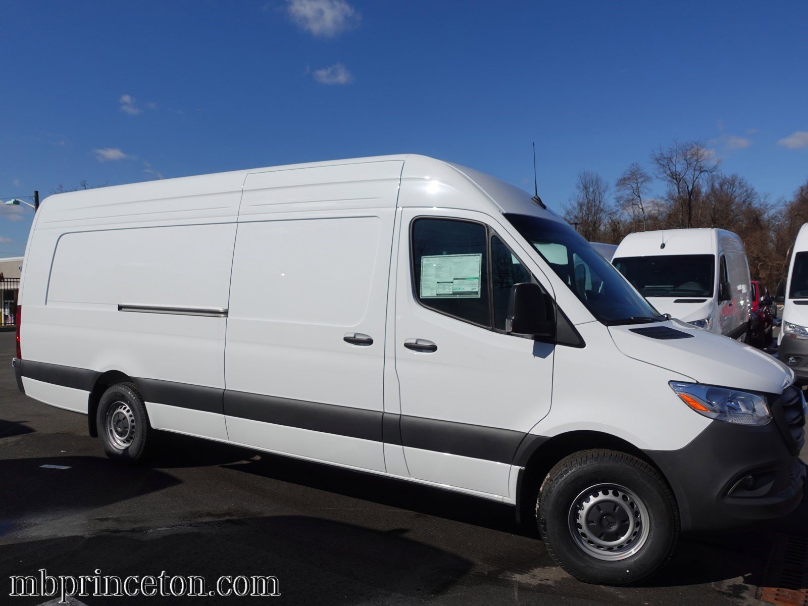 Used 2024 Mercedes-Benz Sprinter 2500 image 2