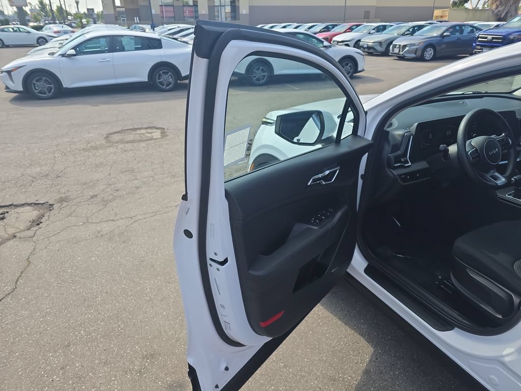 Used 2025 Kia Sportage LX FWD image 10