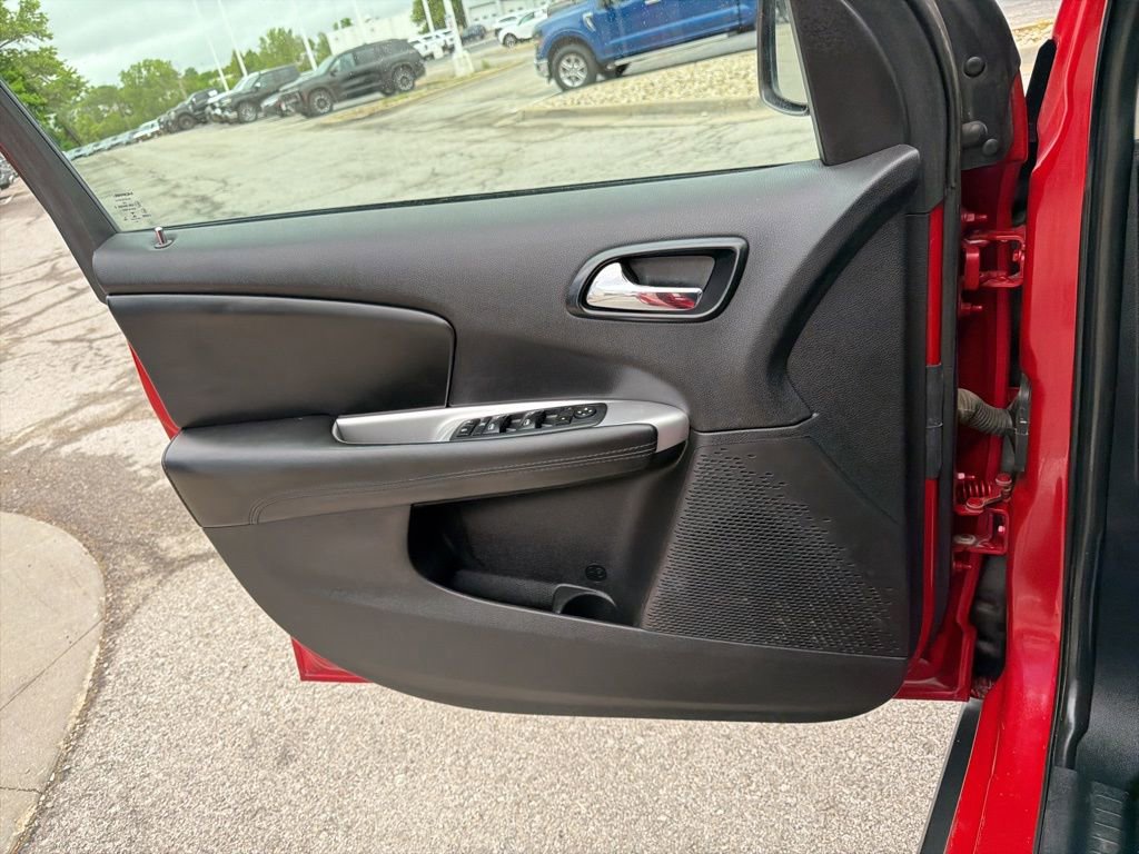 Used 2016 Dodge Journey SXT w/ Comfort/Convenience Group FWD image 31