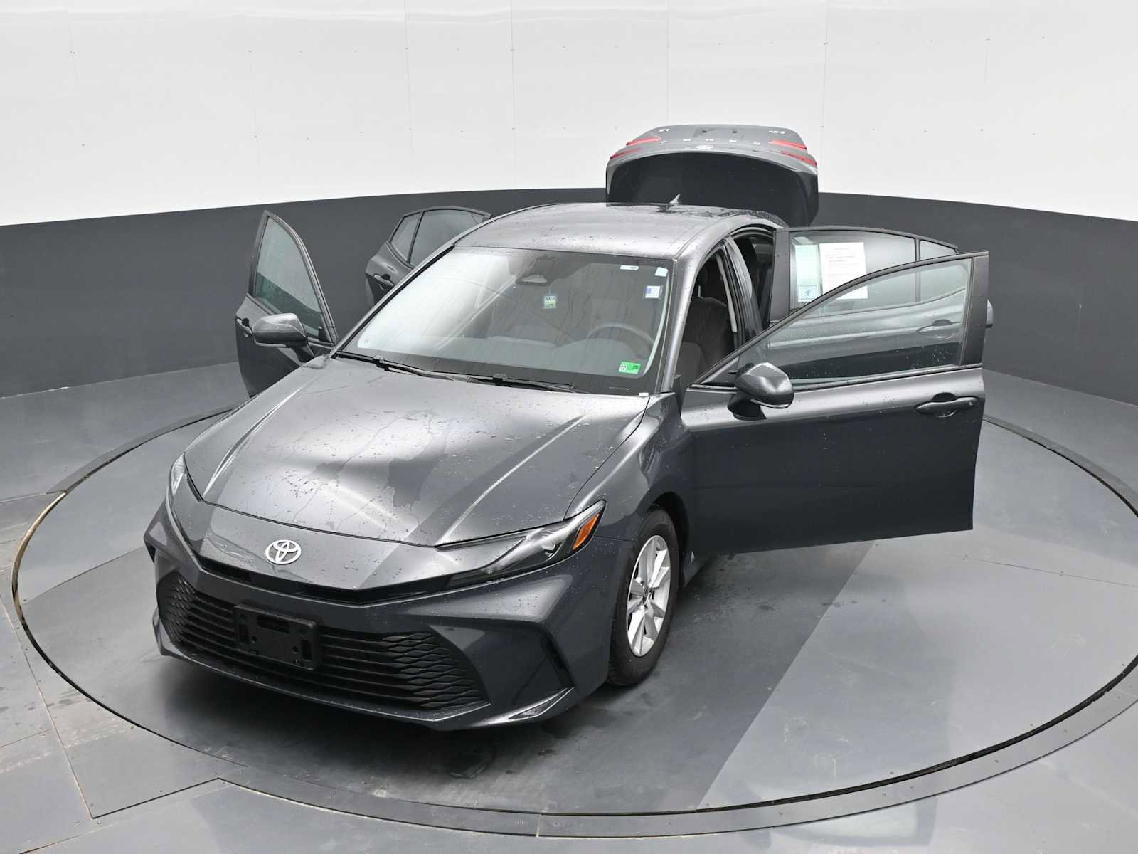 Used 2025 Toyota Camry LE image 39