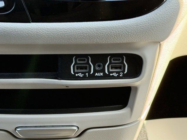 Certified 2021 Chrysler Pacifica Touring-L image 30