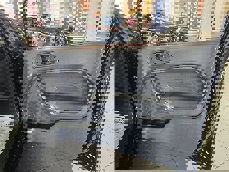 Used 2017 Ford Fiesta SE w/ Cold Weather Package image 12