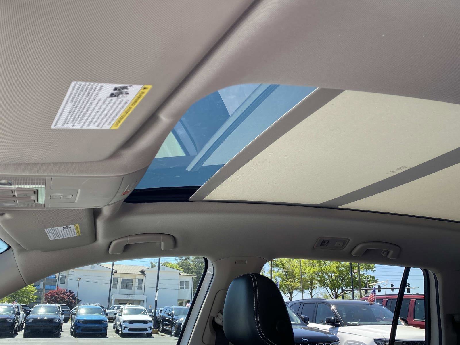 Used 2021 Volkswagen Atlas SE w/ Panoramic Sunroof Package image 28