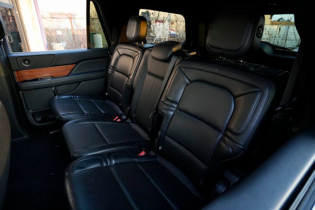 Used 2019 Lincoln Navigator Select image 22