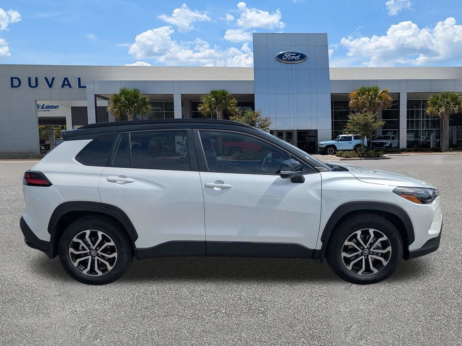 Used 2026 Toyota Corolla Cross AWD Hybrid w/ Moonroof Package image 3