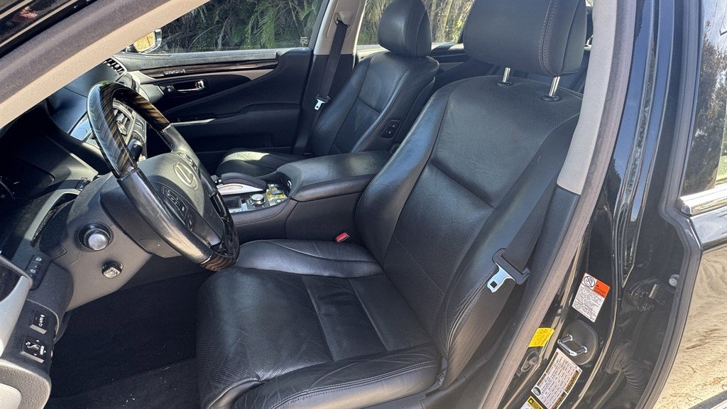 Used 2016 Lexus LS 460 AWD w/ Comfort Package image 6