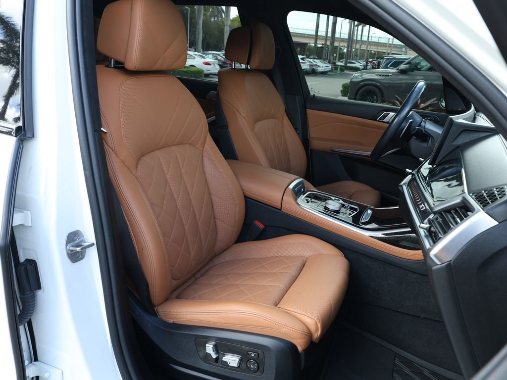 Used 2024 BMW X7 xDrive40i w/ M Sport Package image 24