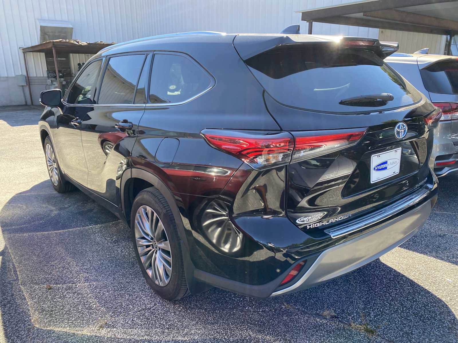 Used 2022 Toyota Highlander Platinum image 4