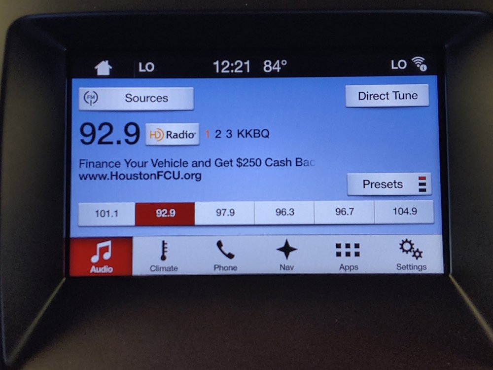 Used 2017 Ford Edge Titanium w/ Technology Package FWD image 25