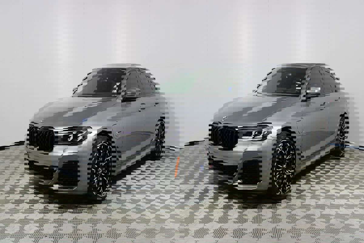 Used 2023 BMW 530e 530e w/ M Sport Package image 40