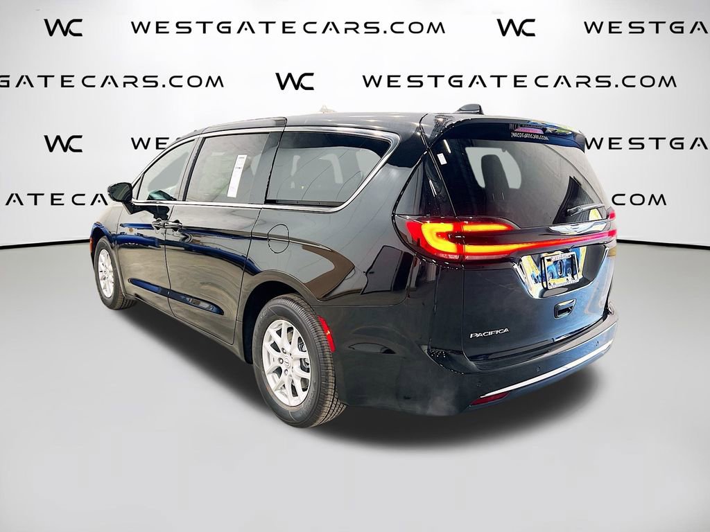 New 2026 Chrysler Pacifica Select image 5