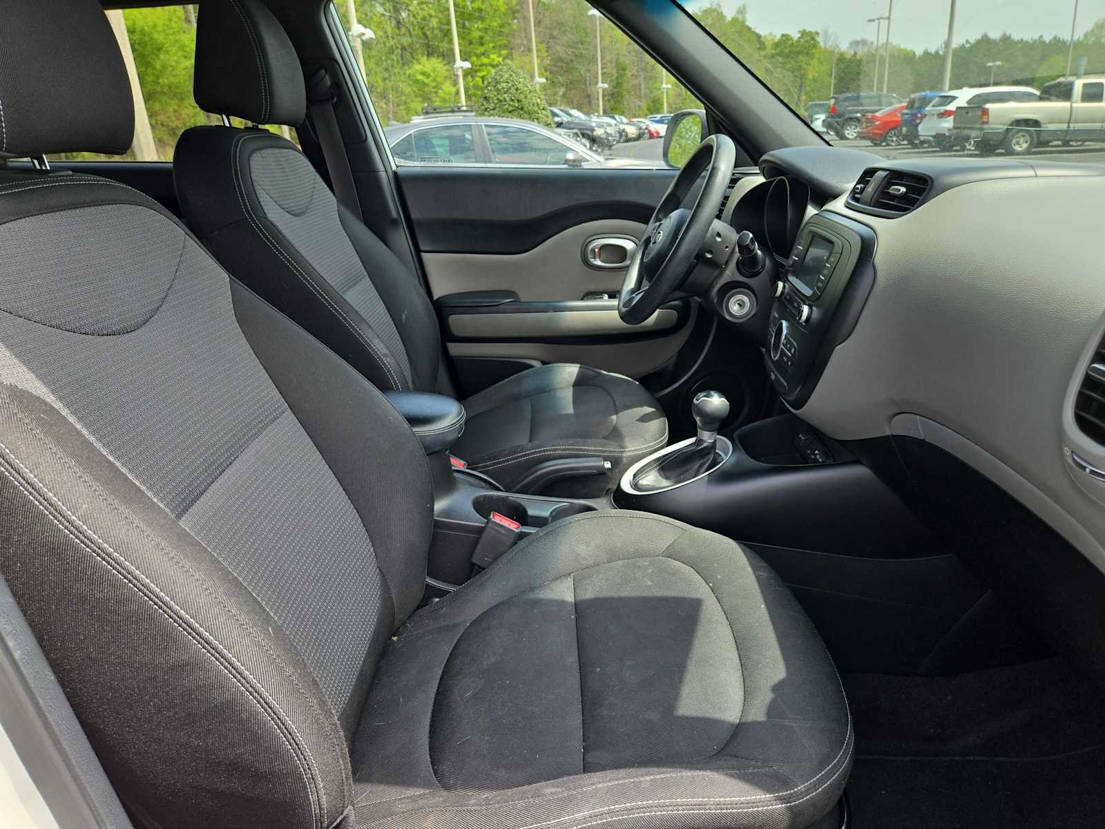 Used 2017 Kia Soul + image 5