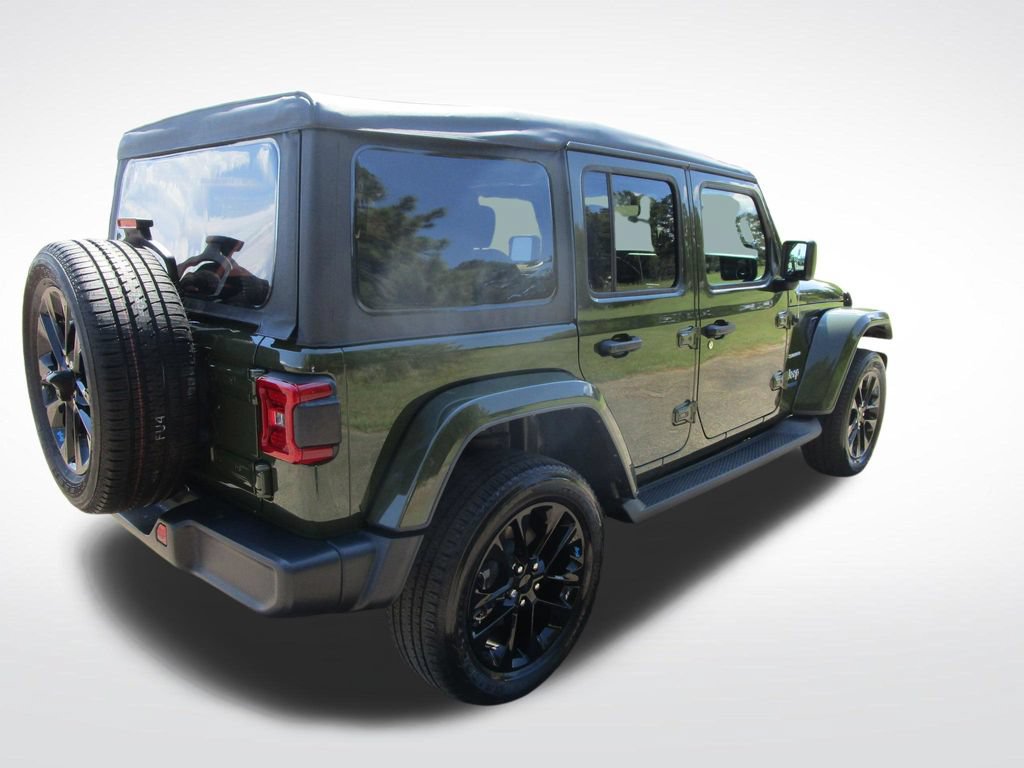 Used 2022 Jeep Wrangler Unlimited Sahara AWD/4WD image 9